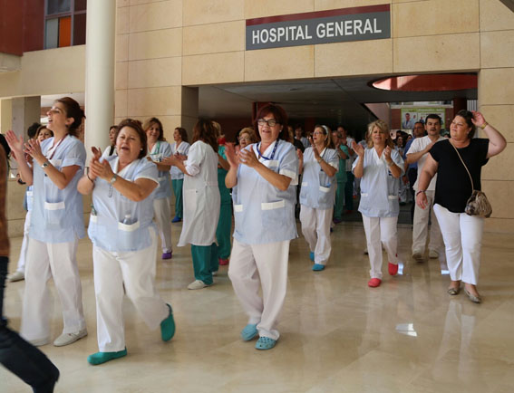 Huelga_en_el_servicio_de_limpieza_de_la_Arrixaca_01